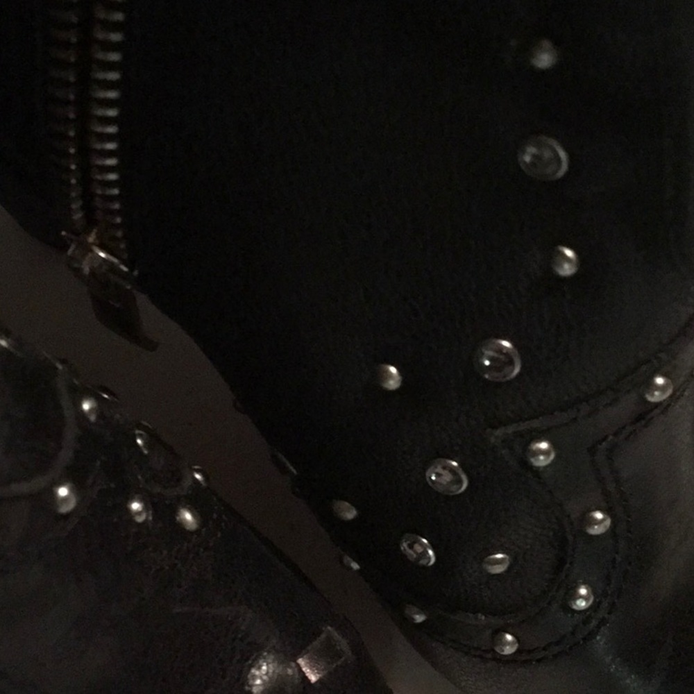 Boots - Picture 3 of 4